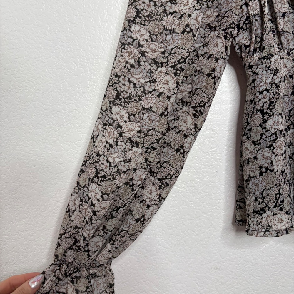 ASTR The Label Floral Smocked Back Peplum Top XS Black Beige‎ Balloon Sleeve - Picture 3 of 5